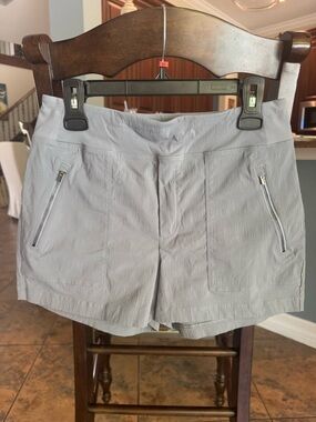 Athleta Trekkie North Mid Rise 3.5” Light Gray Performance Shorts